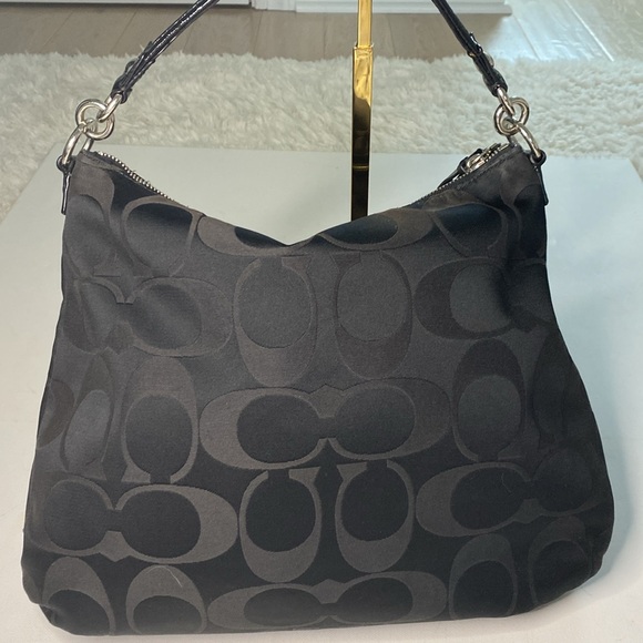 Coach Black Daisy Shoulder Bag L1281-F20064. EUC. - Picture 5 of 11